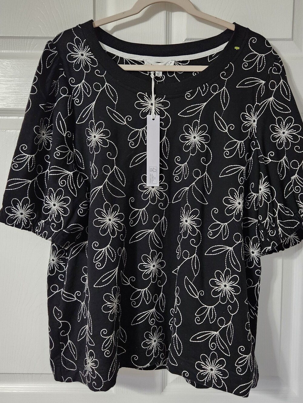 Jane And Delancey Black Floral Embroidered Short Puff Sleeve Top, Size 1X